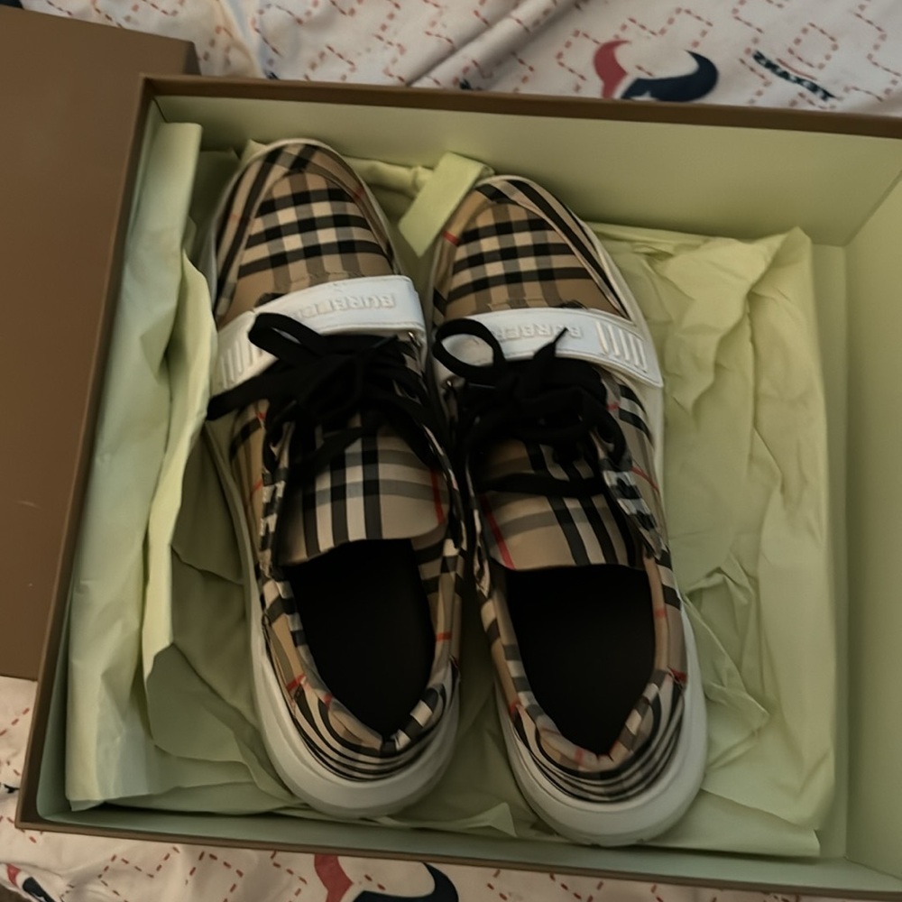 Burberry sneakers
